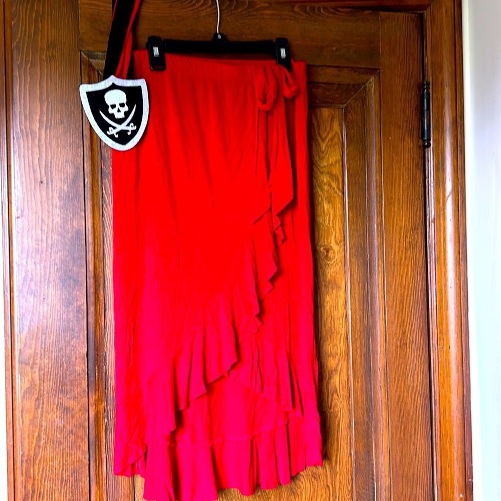 Pirates 🏴‍☠️ of the Caribbean skirt and belt. Elastic waist  Med/Large. 🎃👻💀